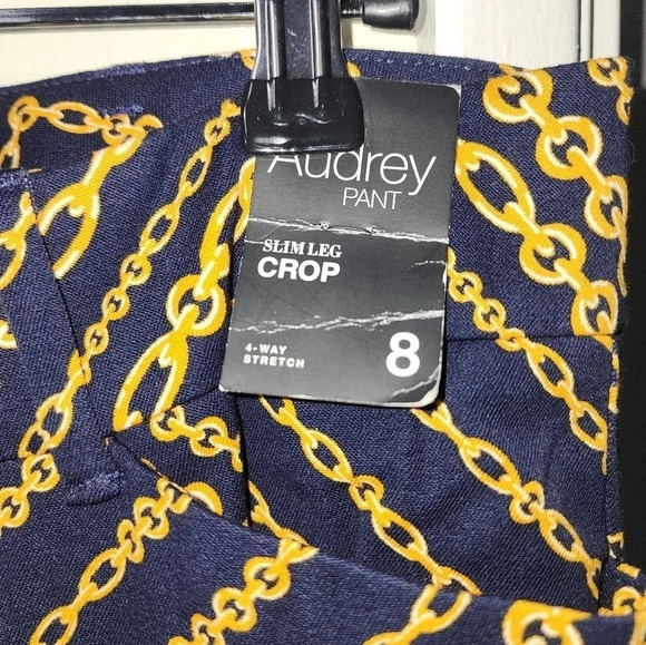 New York and Company Audrey Pant Slim Leg Crop NWT - Size 8 - Picture 2 of 5